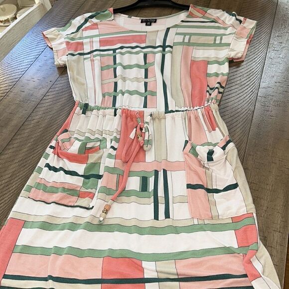 Limited Edition Beach 🏖️ Dress 🖼️ Deco Look 👀Miamibased hotel 🏨 The Webster - Picture 1 of 17